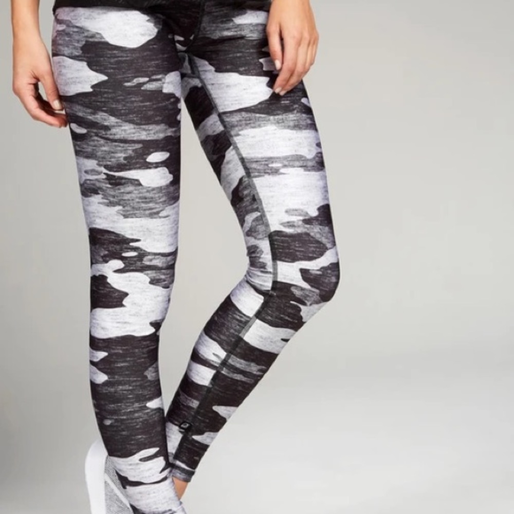 LIKE NEW Terez camo leggings. Size small.